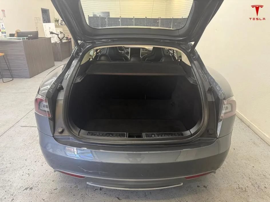 Used 2013 Tesla Model S Performance RWD image 9