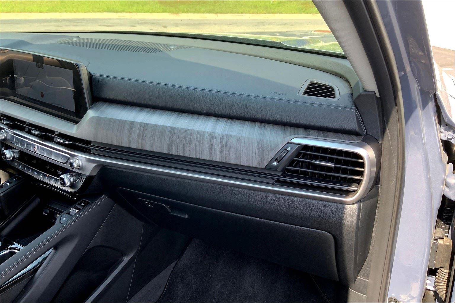 Used 2024 Kia Telluride EX w/ EX Captain's Chair Package image 15