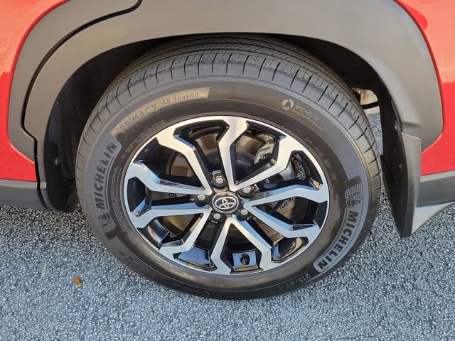 Used 2023 Toyota Corolla Cross SE image 6