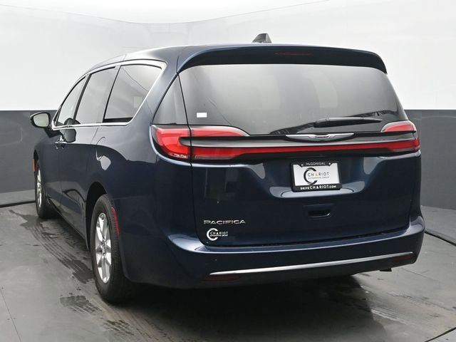 Used 2025 Chrysler Pacifica Select FWD image 4