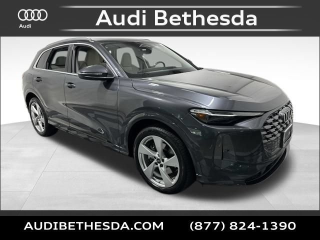 Certified 2025 Audi Q5 Prestige AWD/4WD image 1