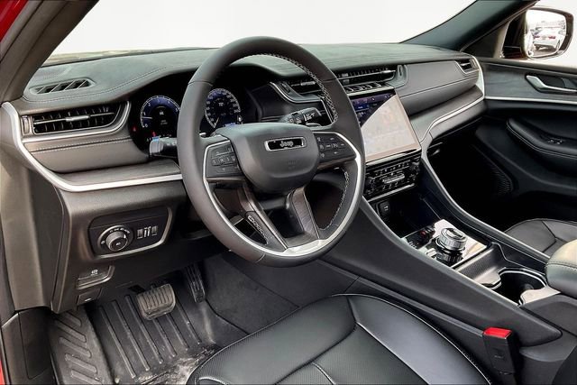 Used 2025 Jeep Grand Cherokee L Limited w/ Luxury Tech Group II image 12