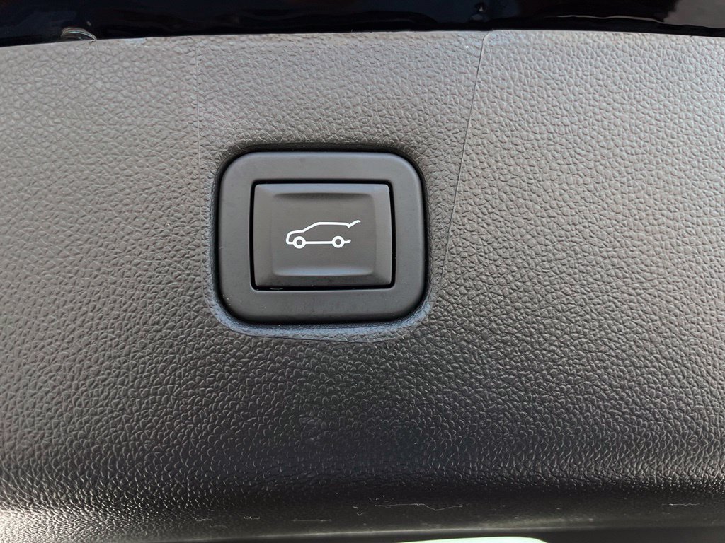 Used 2025 Chevrolet Blazer RS FWD image 44