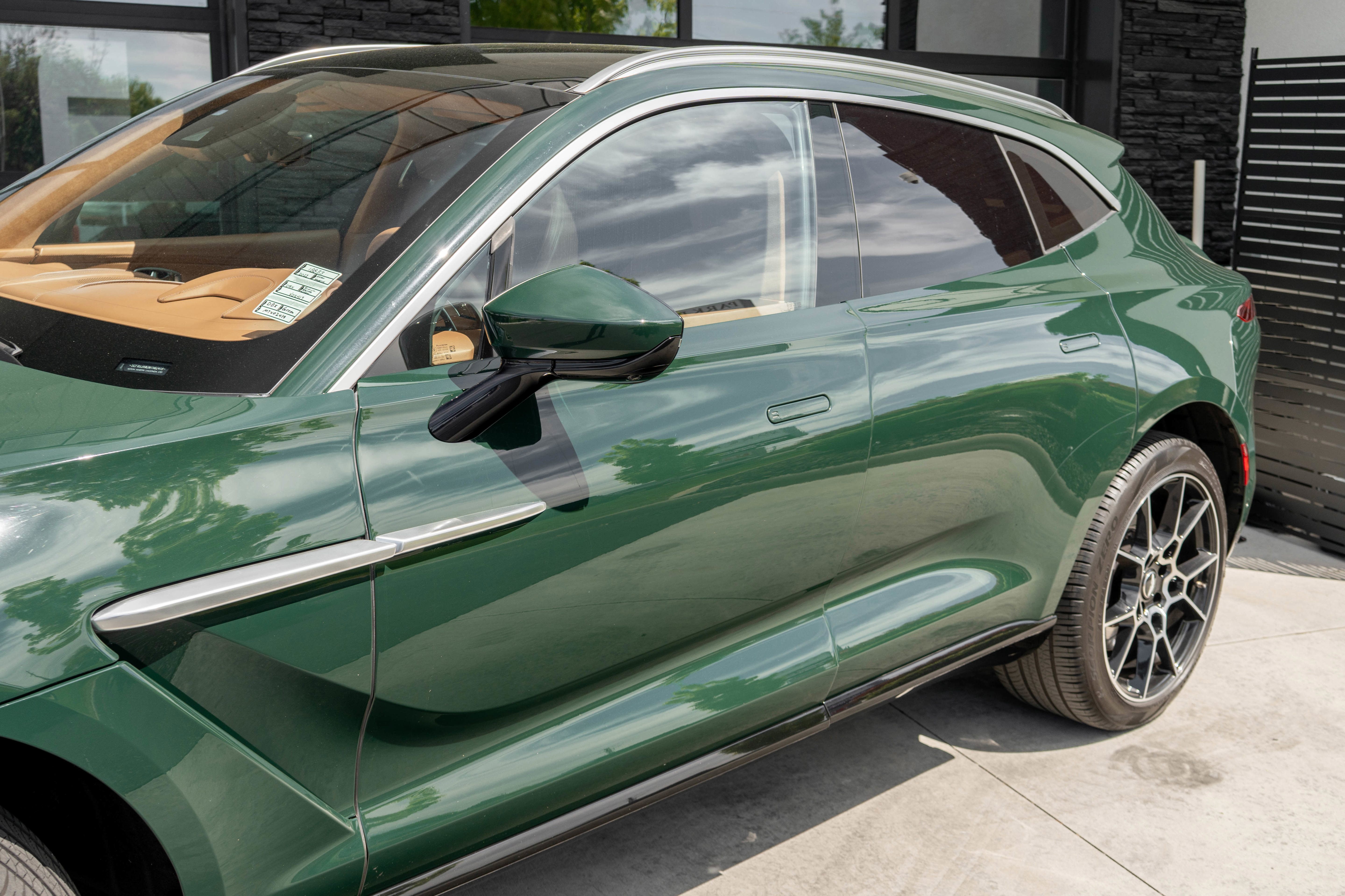 Used 2021 Aston Martin DBX AWD/4WD image 6
