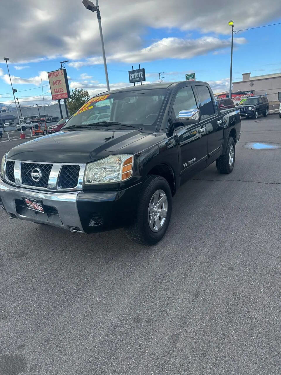Used 2009 Nissan Titan SE image 2