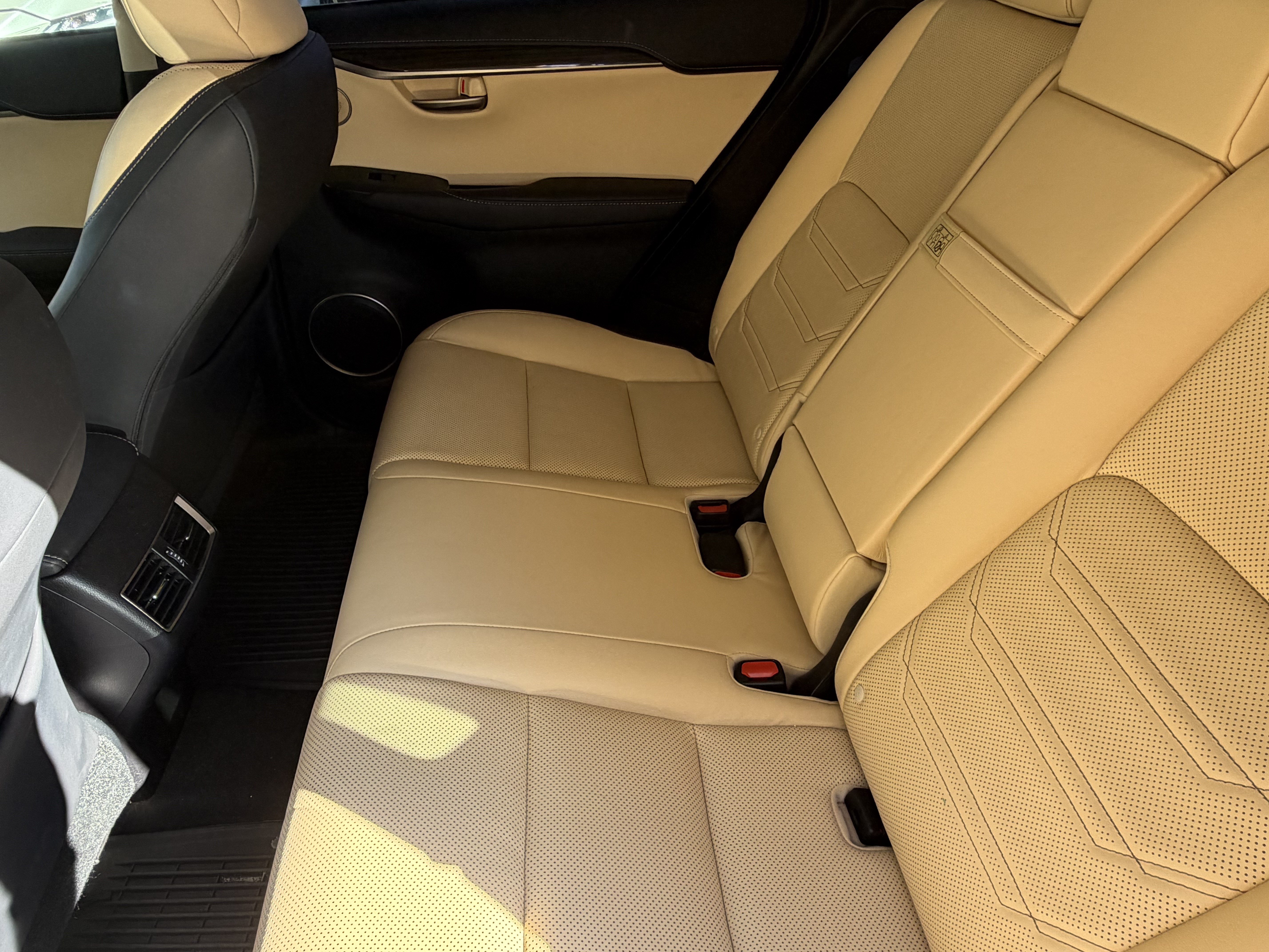 Used 2015 Lexus NX 200t FWD w/ Luxury Package image 32