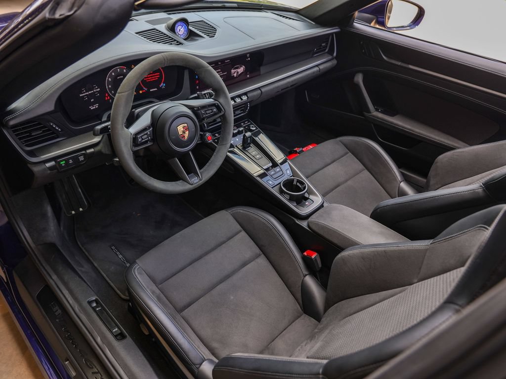 Certified 2025 Porsche 911 Targa 4 GTS AWD/4WD image 4