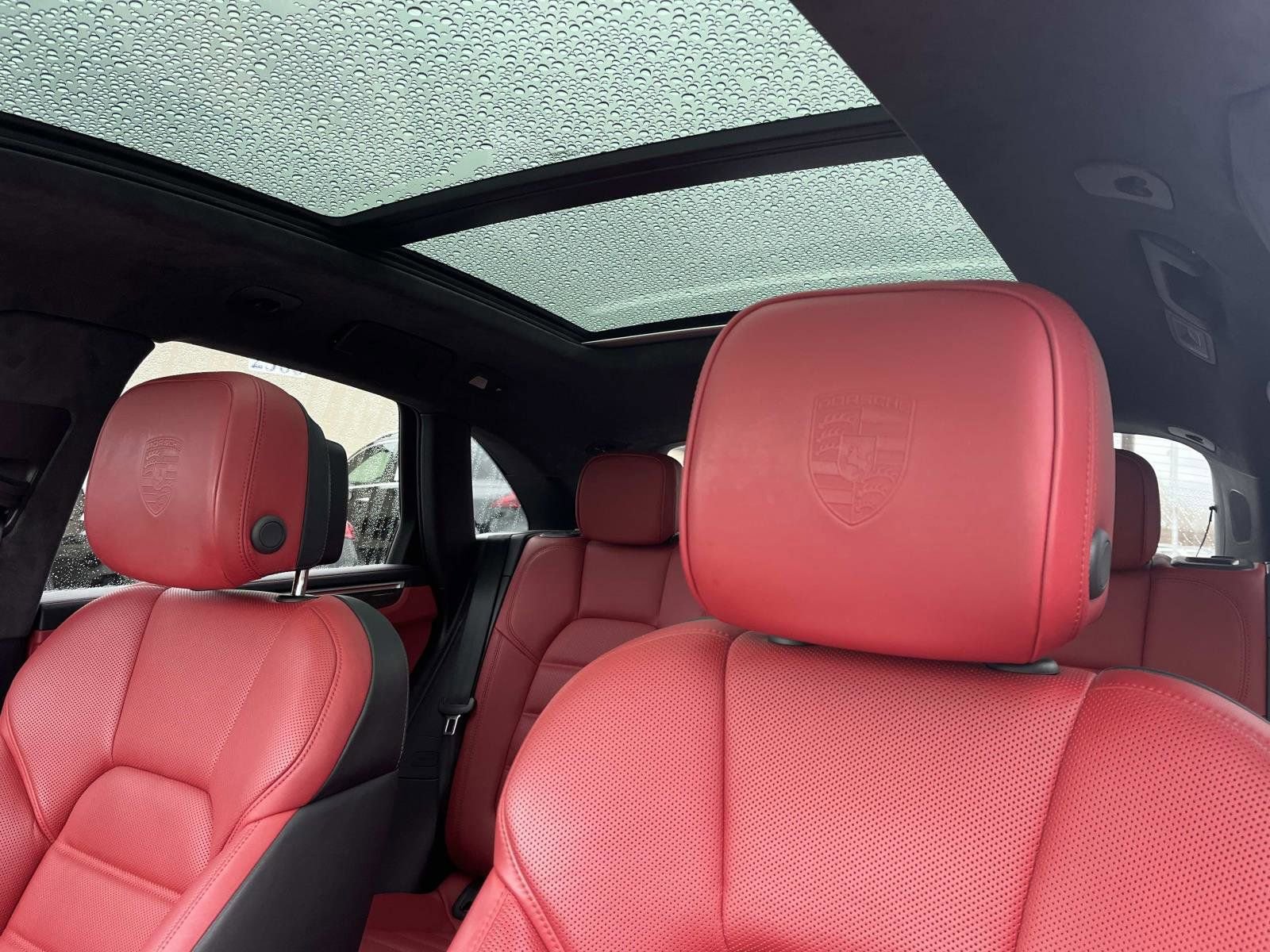 Used 2020 Porsche Macan Turbo image 23