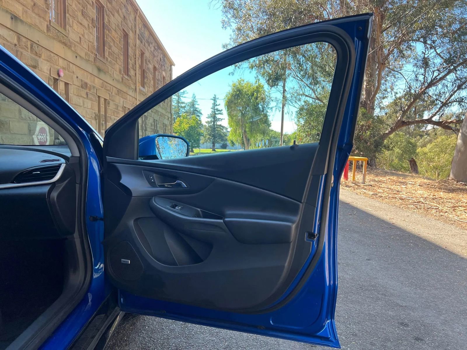 Used 2017 Chevrolet Volt LT w/ Comfort Package image 33