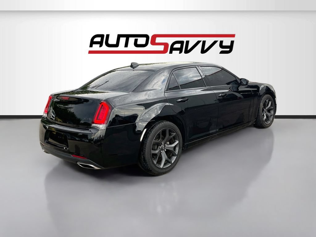 Used 2022 Chrysler 300 Touring w/ Sport Appearance Package RWD image 7