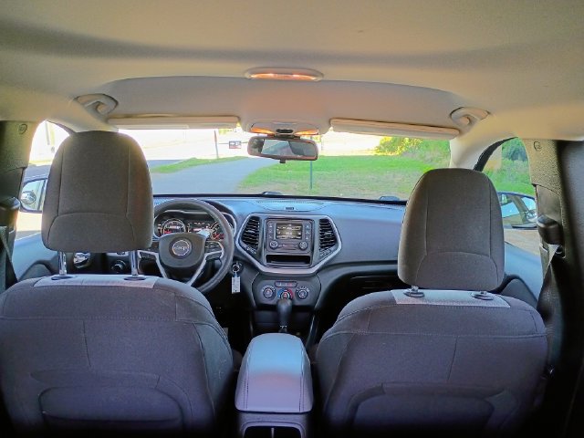 Used 2014 Jeep Cherokee Sport FWD image 70