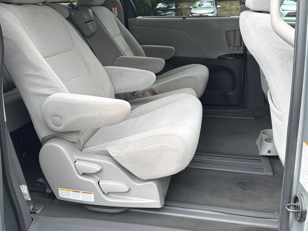 Used 2020 Toyota Sienna LE FWD image 13