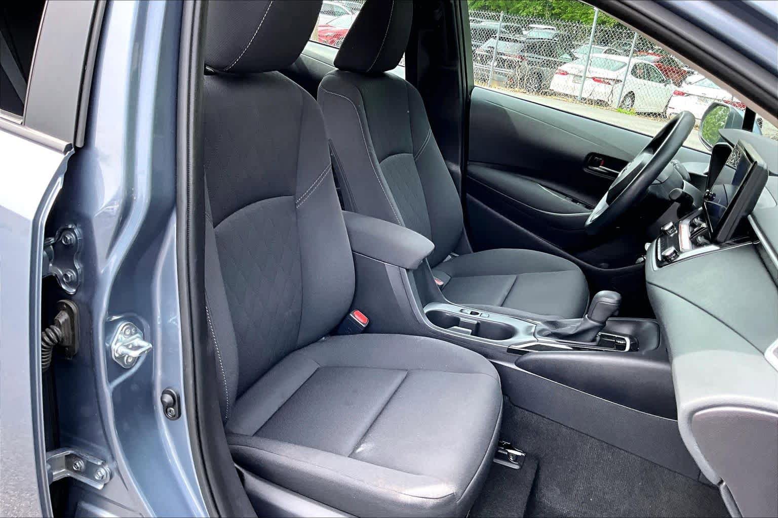 Used 2025 Toyota Corolla LE FWD image 9