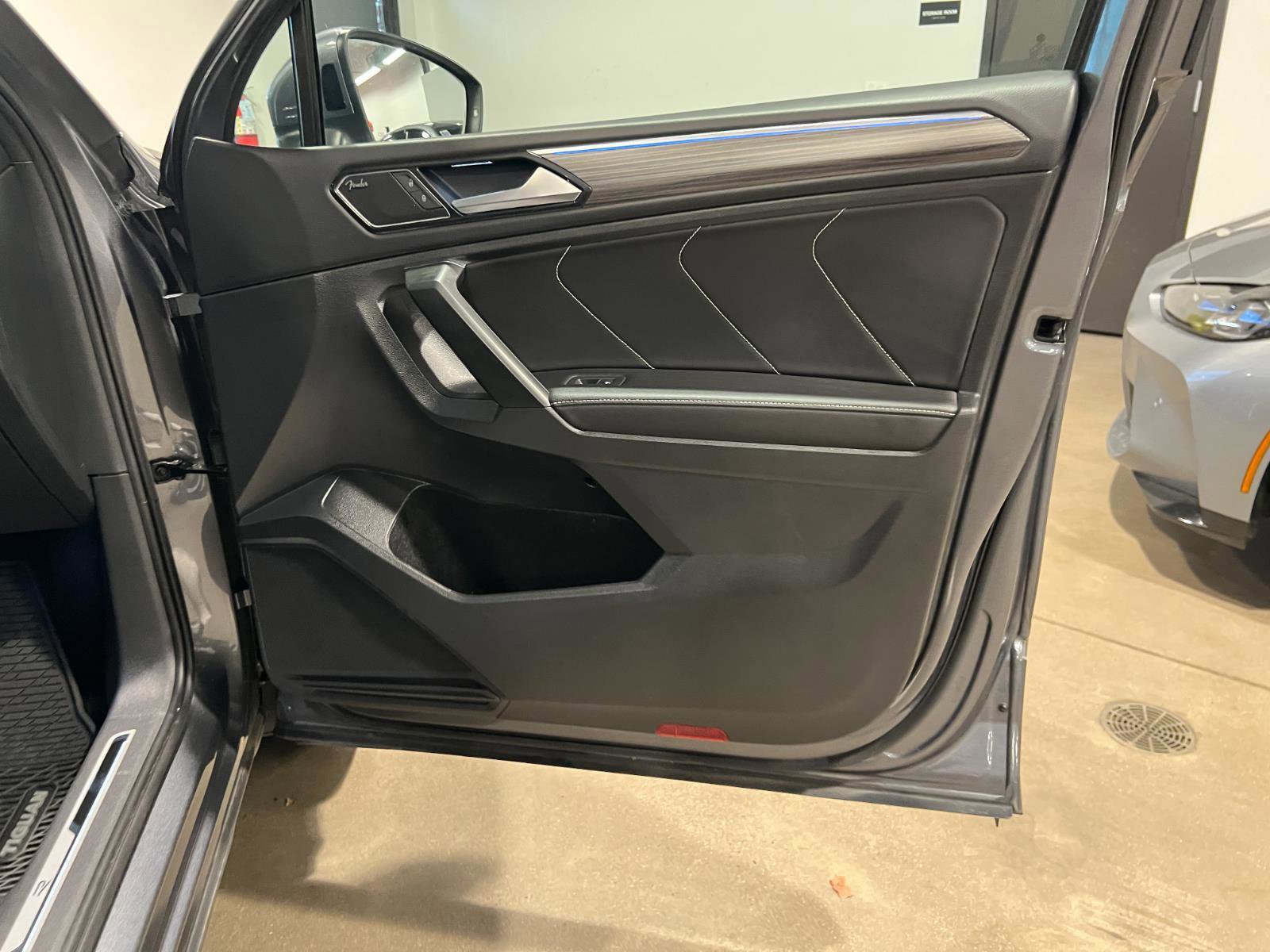 Used 2022 Volkswagen Tiguan SEL R-Line image 39
