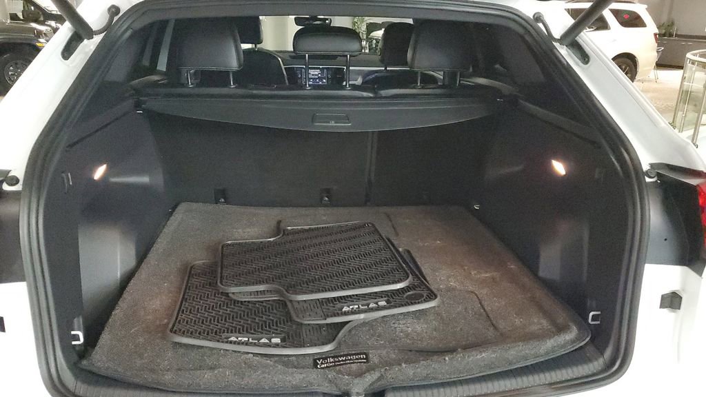 Used 2022 Volkswagen Atlas Cross Sport SE image 10