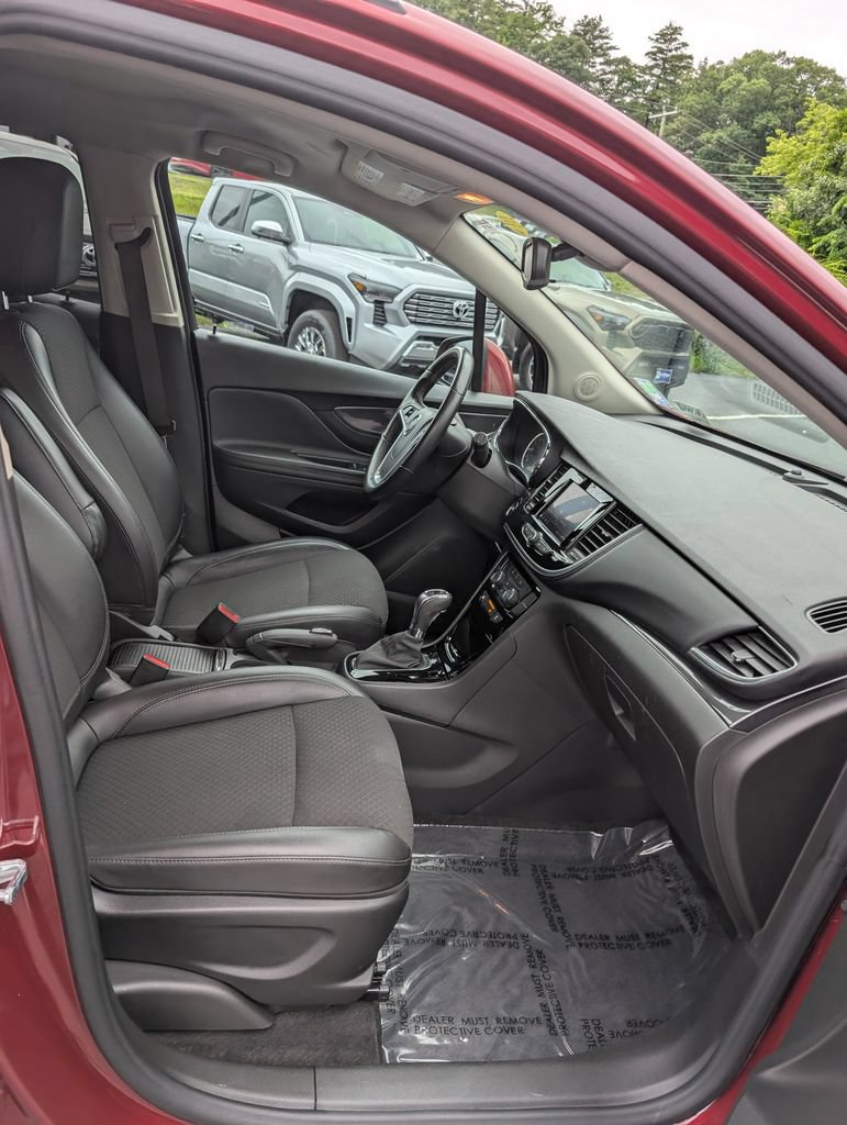 Used 2022 Buick Encore Preferred w/ Safety Package AWD/4WD image 20