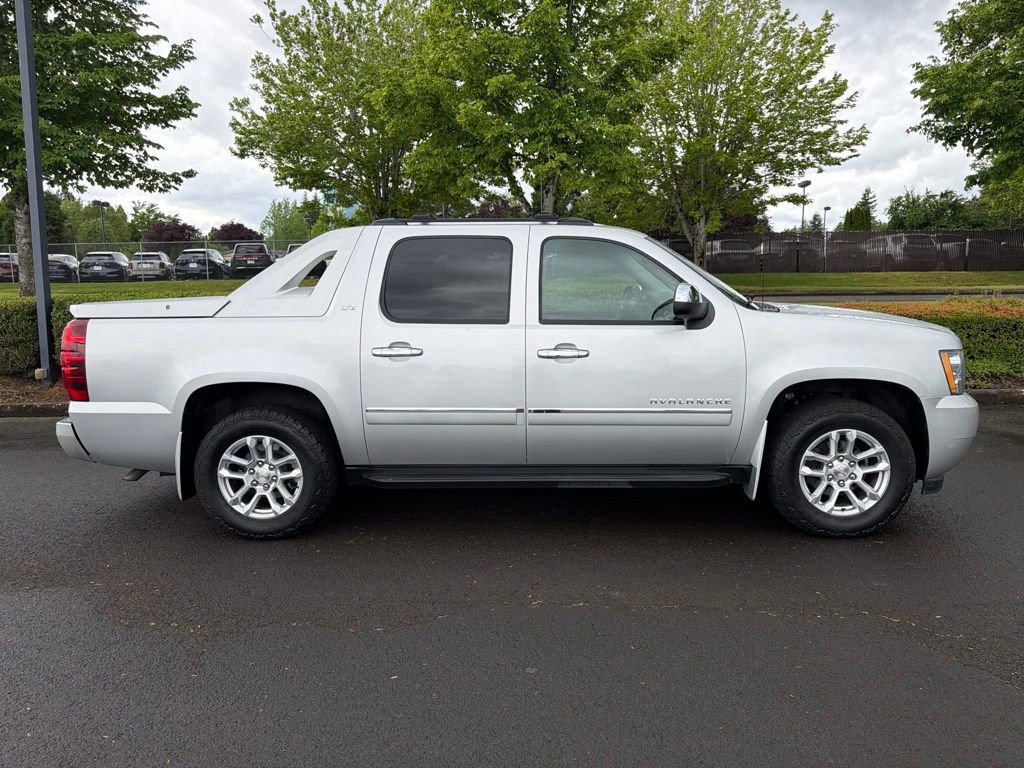 Used 2011 Chevrolet Avalanche LTZ AWD/4WD image 7