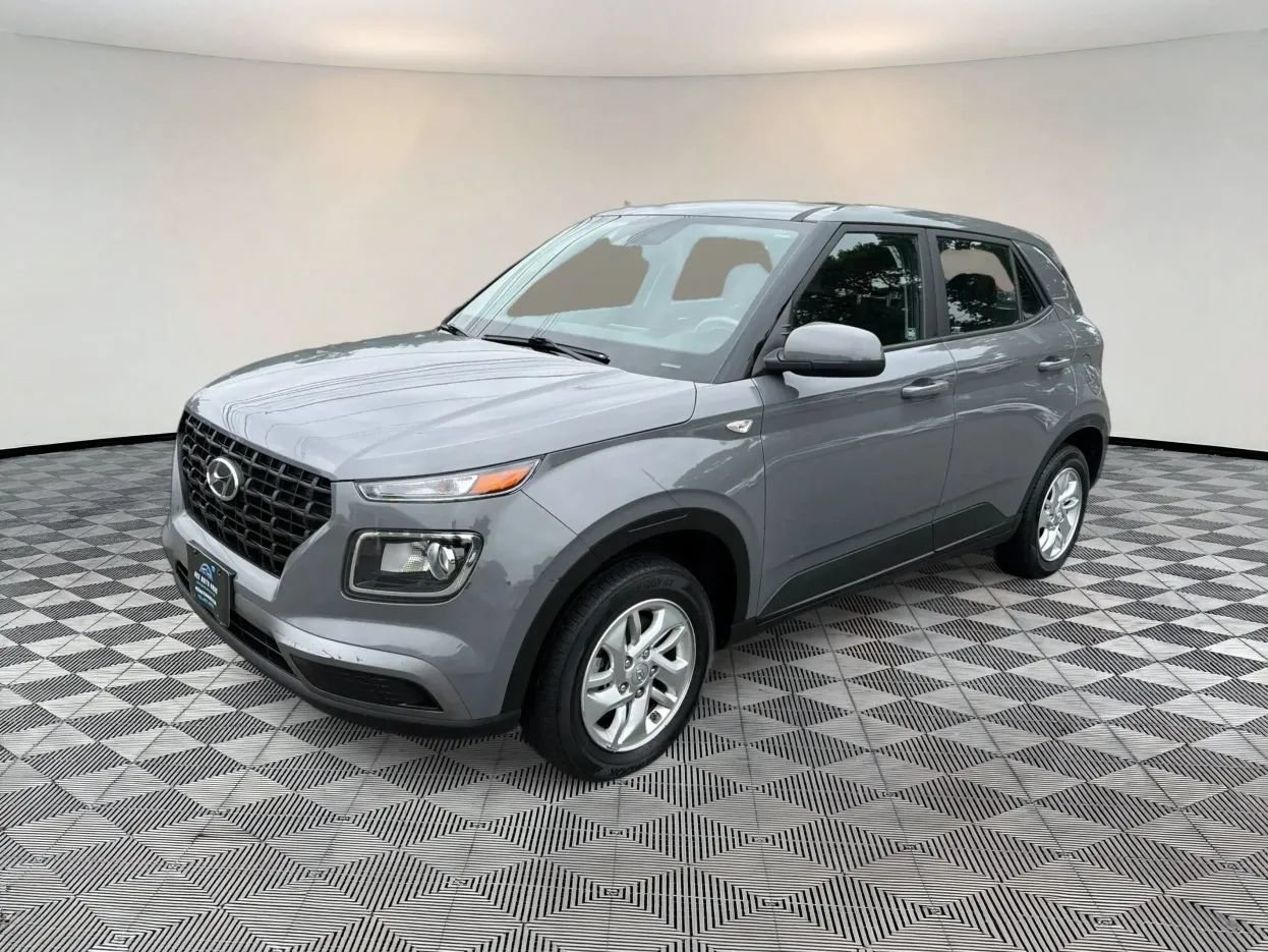 Used 2021 Hyundai Venue SE FWD image 3