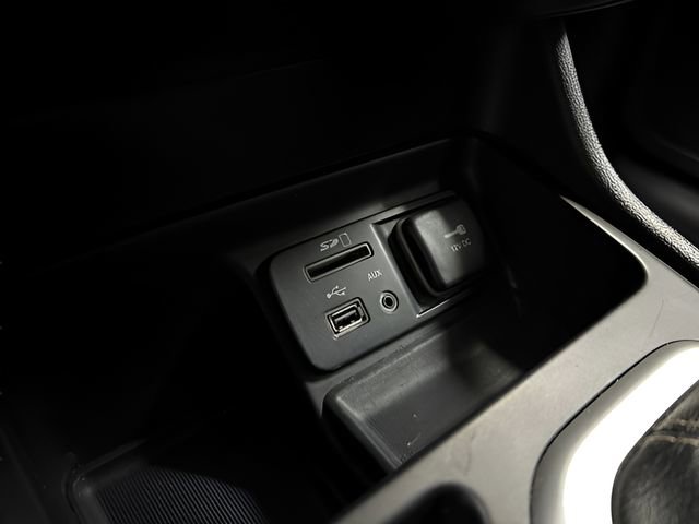 Used 2018 Jeep Cherokee Latitude Plus w/ Comfort/Convenience Group image 31