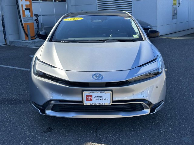Used 2023 Toyota Prius Prime Premium FWD image 2