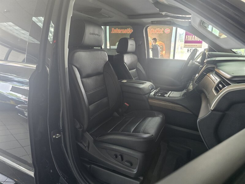 Used 2019 GMC Yukon Denali w/ Denali Ultimate Package AWD/4WD image 17