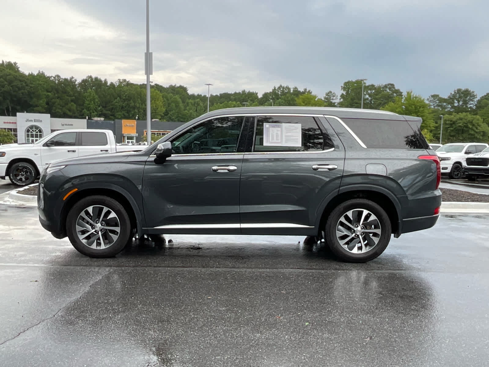 Used 2022 Hyundai Palisade SEL FWD image 2