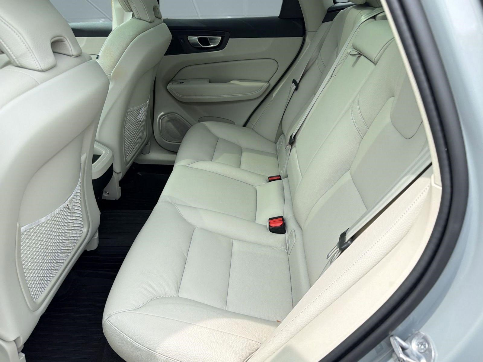 Certified 2024 Volvo XC60 B5 Plus w/ Protection Package Premier AWD/4WD image 15