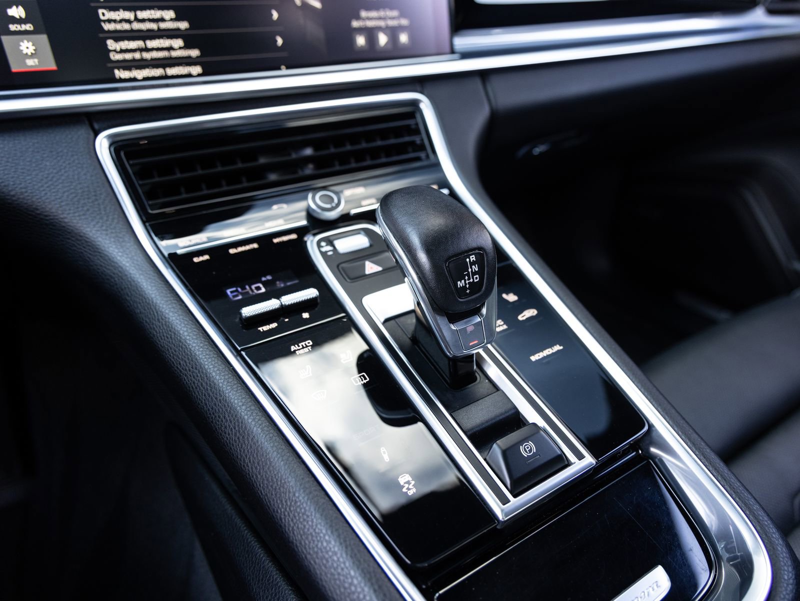 Used 2018 Porsche Panamera 4 image 18