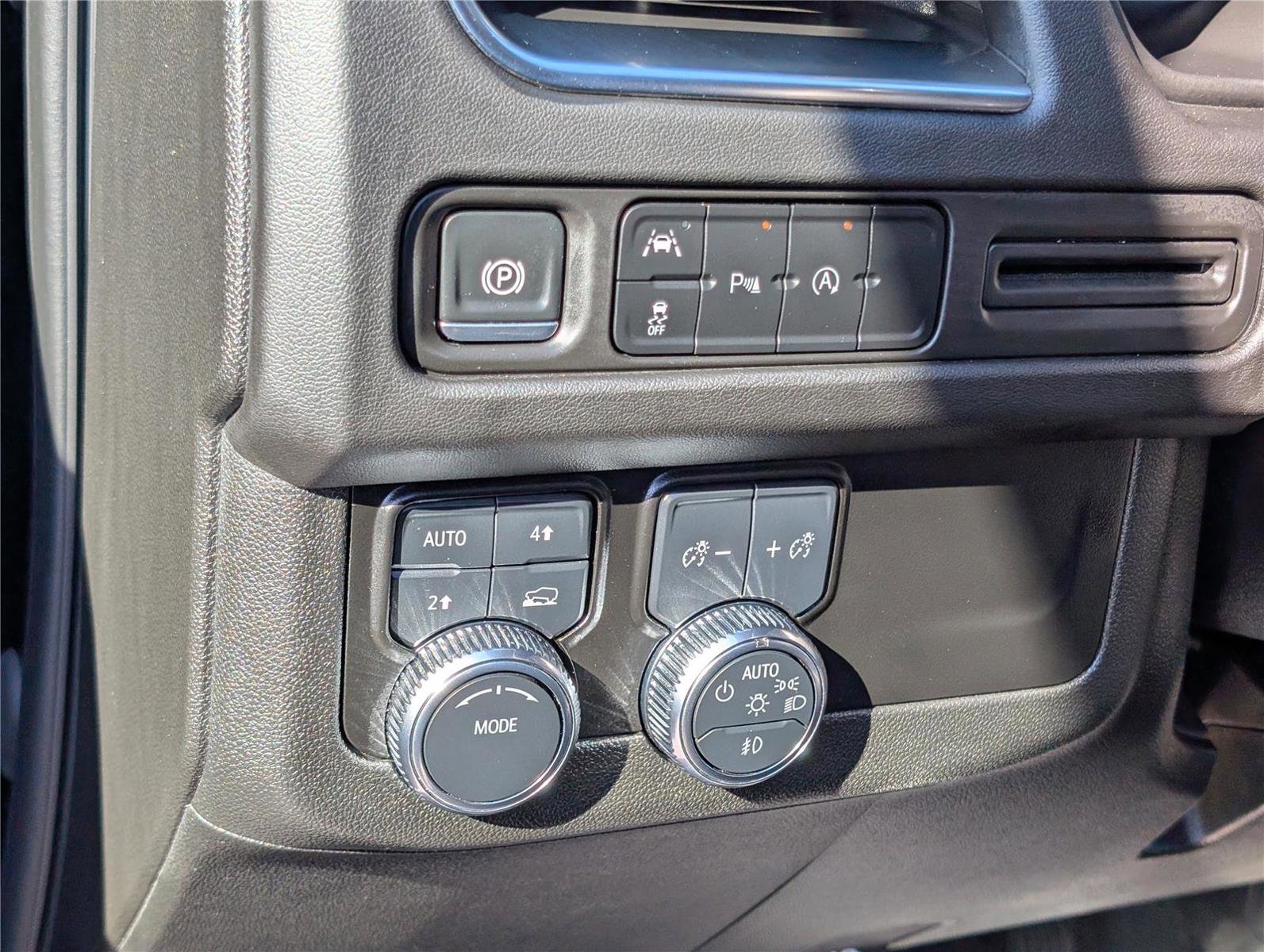 Used 2024 GMC Yukon SLT image 24