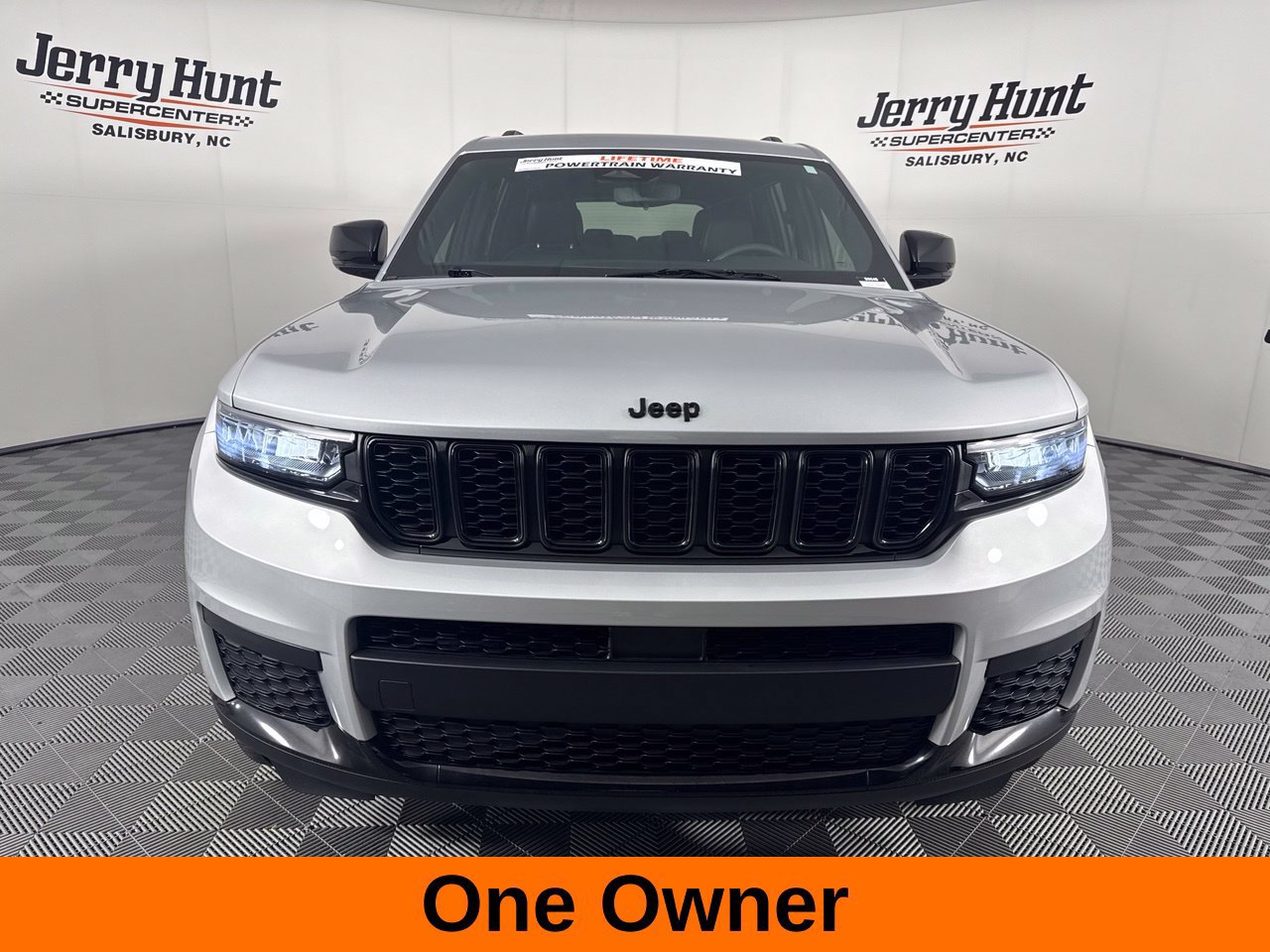 Used 2023 Jeep Grand Cherokee L Laredo AWD/4WD image 4