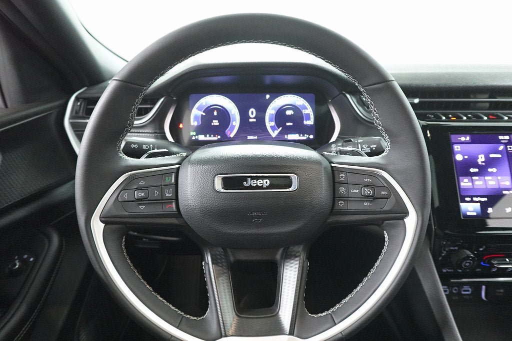 Certified 2025 Jeep Grand Cherokee L Laredo w/ Luxury Tech Group I AWD/4WD image 18