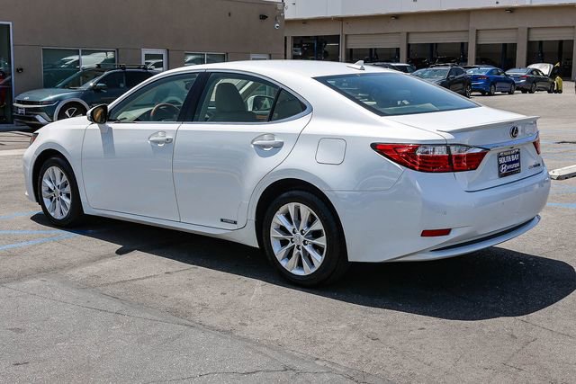 Used 2013 Lexus ES 300h w/ Luxury Pkg FWD image 4