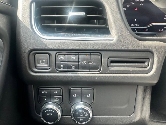 Used 2023 GMC Yukon SLT w/ SLT Luxury Package image 26