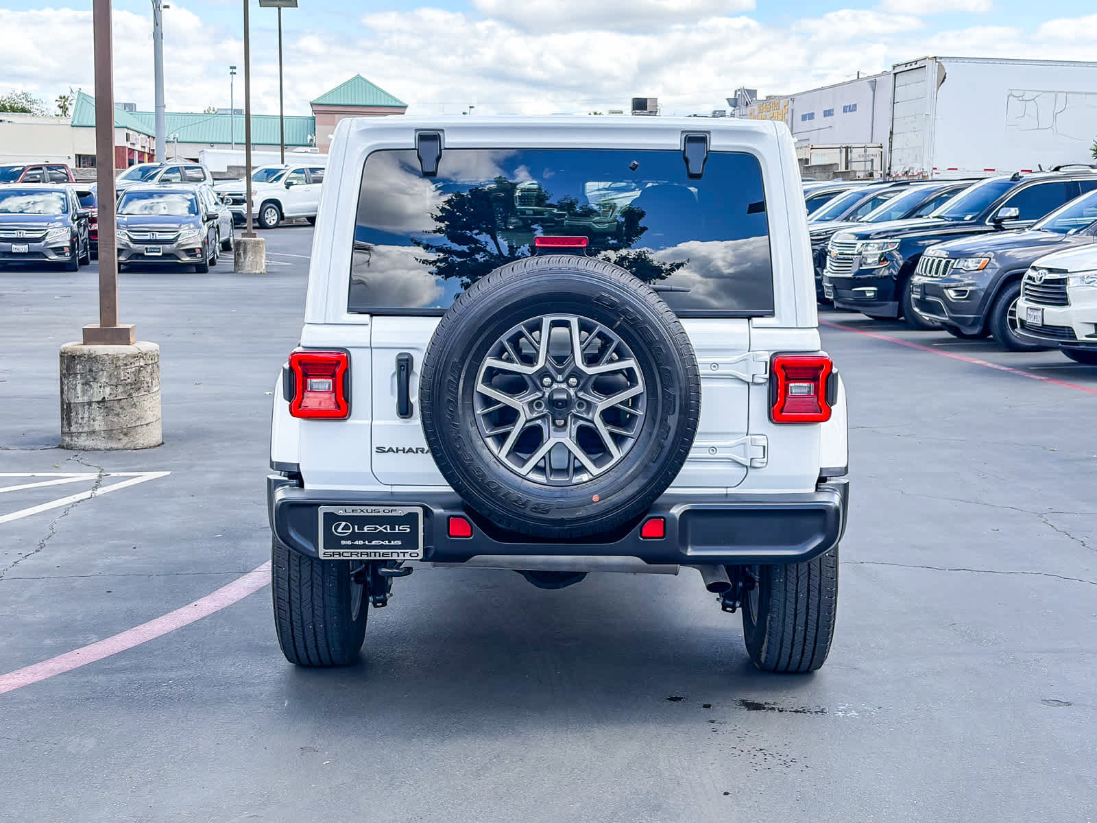 Used 2025 Jeep Wrangler Sahara AWD/4WD image 3