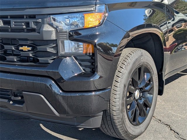 Used 2025 Chevrolet Silverado 1500 Custom image 2