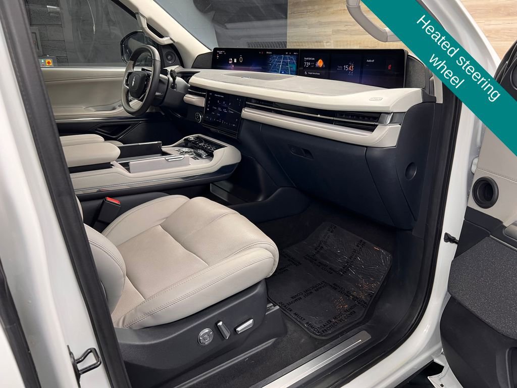 Used 2025 Lincoln Navigator L Reserve image 8