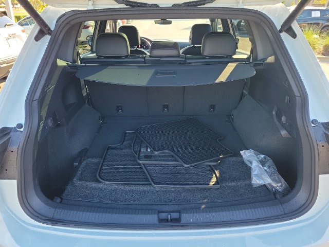 Certified 2024 Volkswagen Tiguan SEL R-Line AWD/4WD image 8