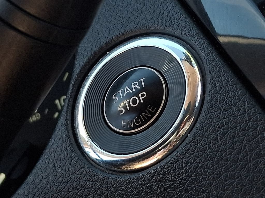 Used 2020 Nissan Rogue SV FWD image 22