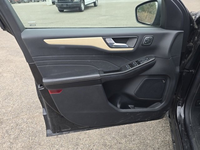 Used 2022 Ford Escape Titanium w/ Titanium Premium Package image 9