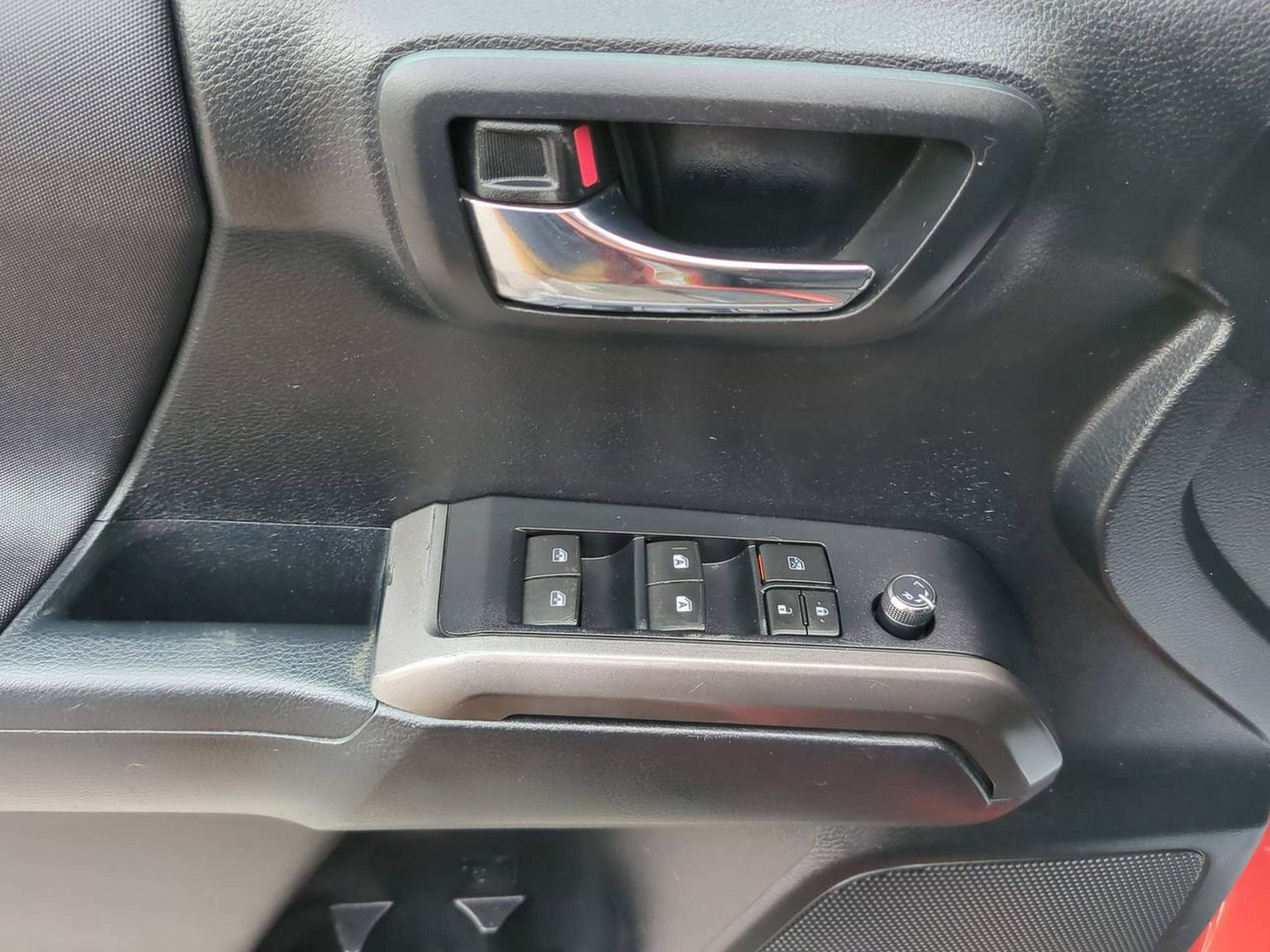 Used 2016 Toyota Tacoma TRD Sport w/ Premium & Technology Package AWD/4WD image 17