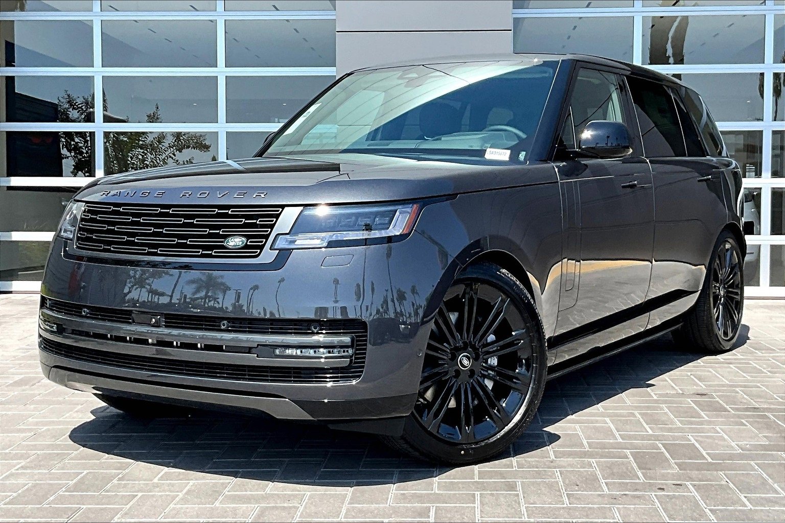 New 2025 Land Rover Range Rover Long Wheelbase SE