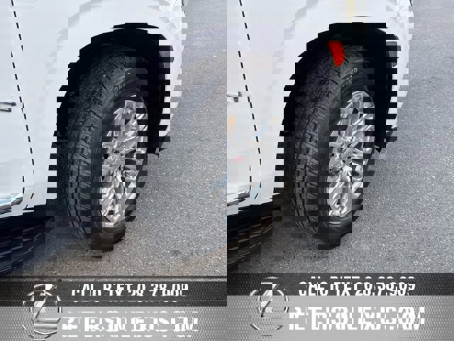 Used 2024 GMC Yukon SLT image 11