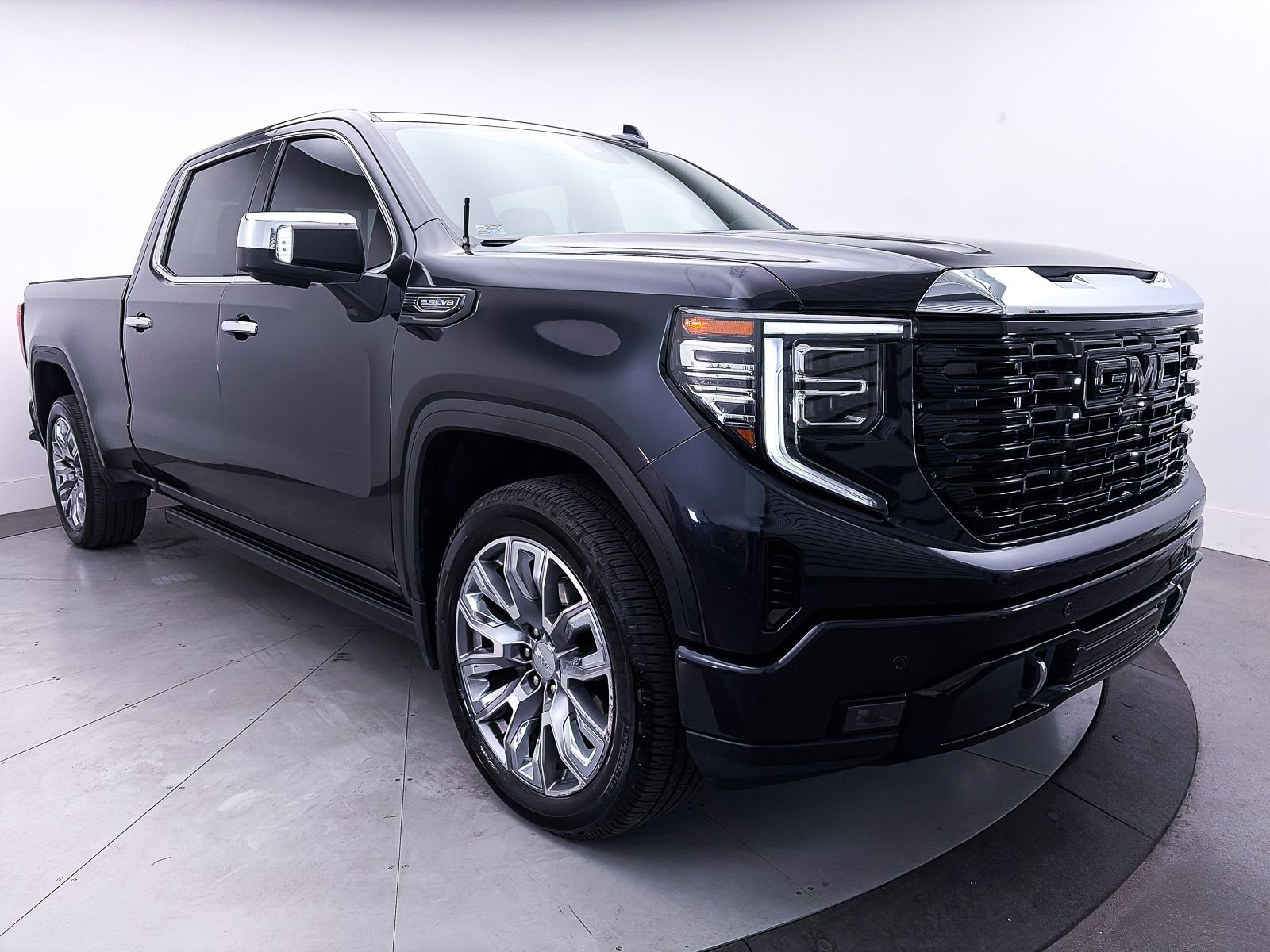 Used 2022 GMC Sierra 1500 Denali w/ Denali Reserve Package AWD/4WD image 13