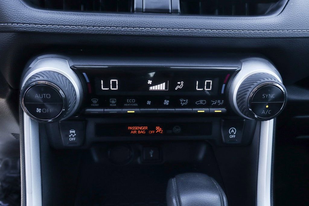 Used 2021 Toyota RAV4 XLE image 31