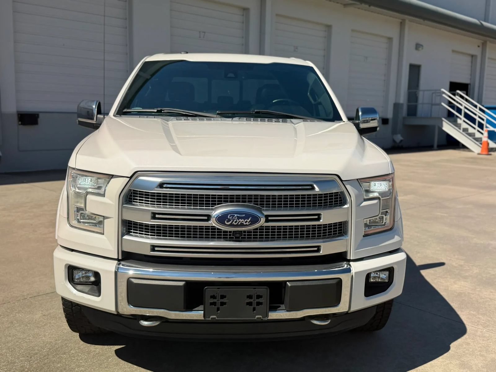 Used 2016 Ford F150 Platinum w/ Equipment Group 701A Luxury AWD/4WD image 3