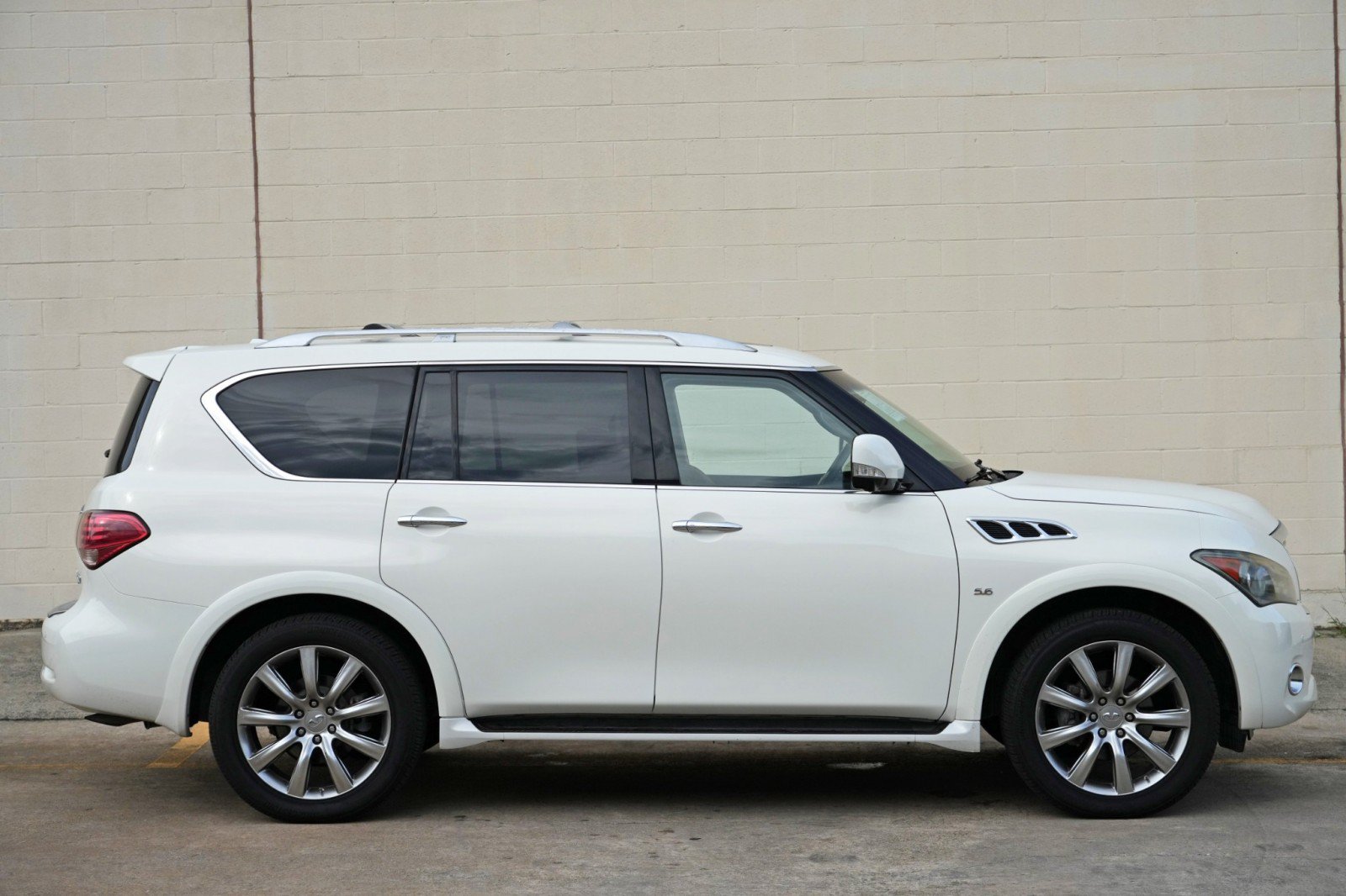 Used 2014 INFINITI QX80 4WD w/ Theater Package image 57
