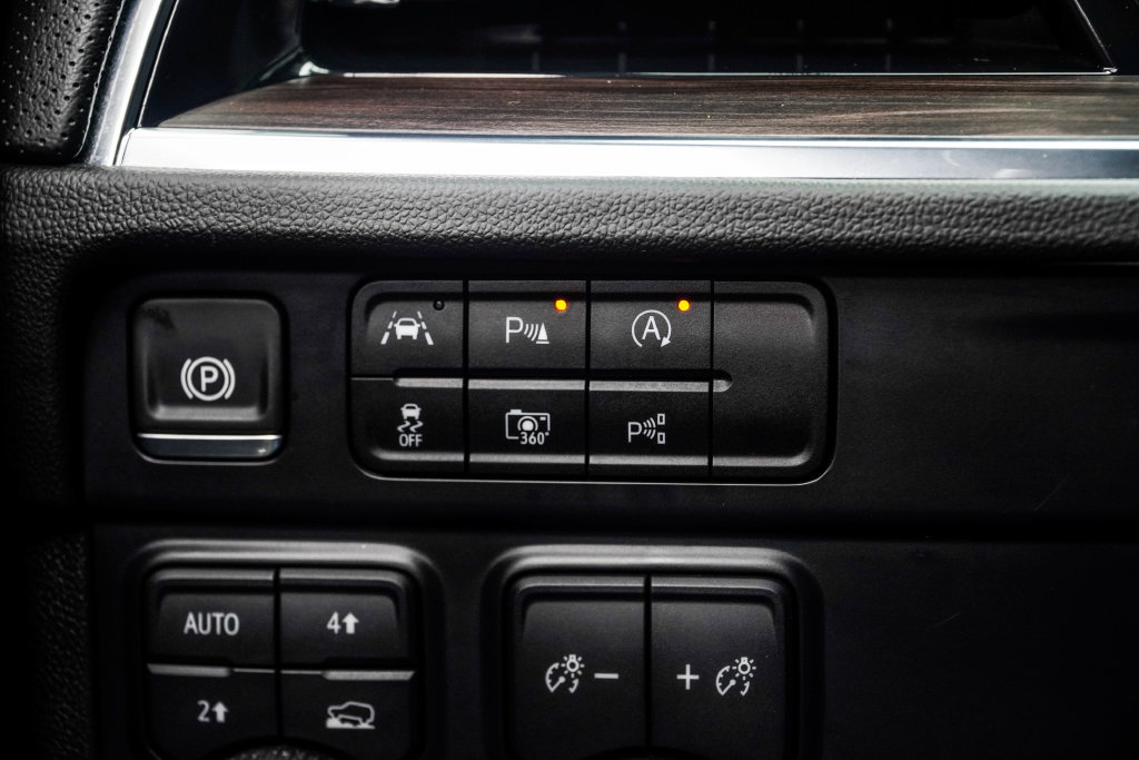 Used 2025 Chevrolet Tahoe Premier AWD/4WD image 39