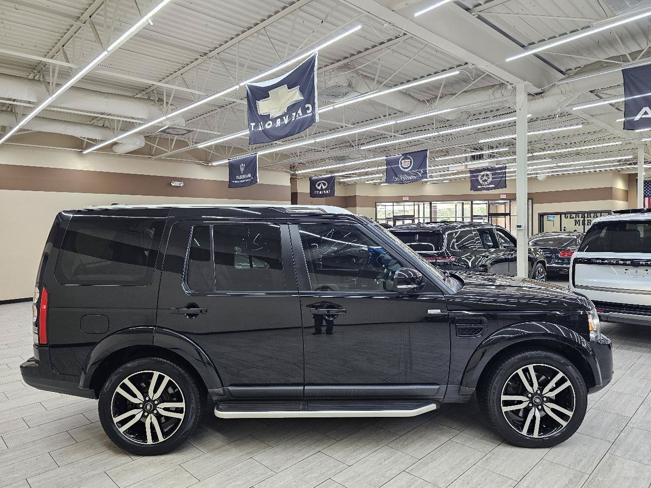 Used 2016 Land Rover LR4 HSE LUX AWD/4WD image 5