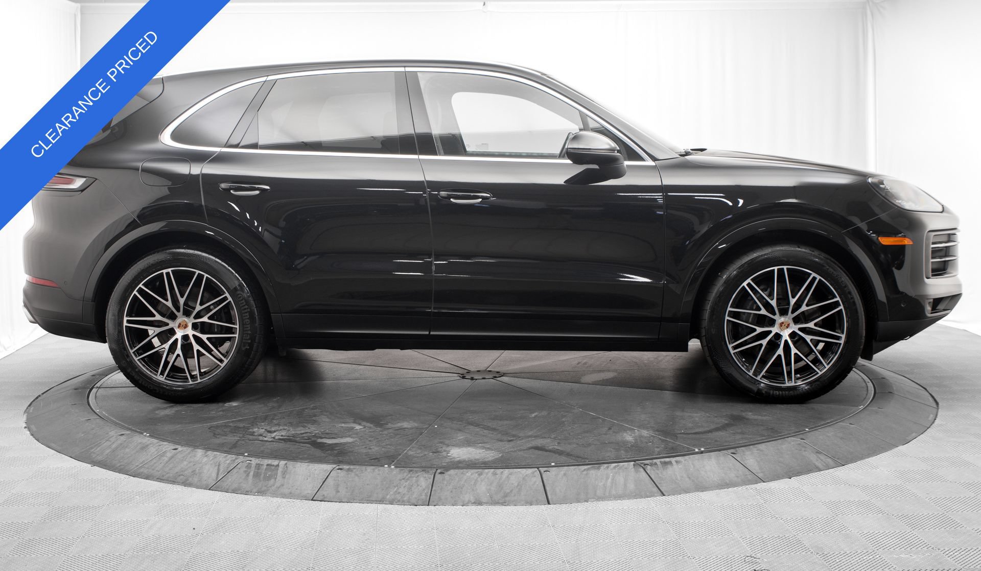 Used 2025 Porsche Cayenne AWD/4WD image 2