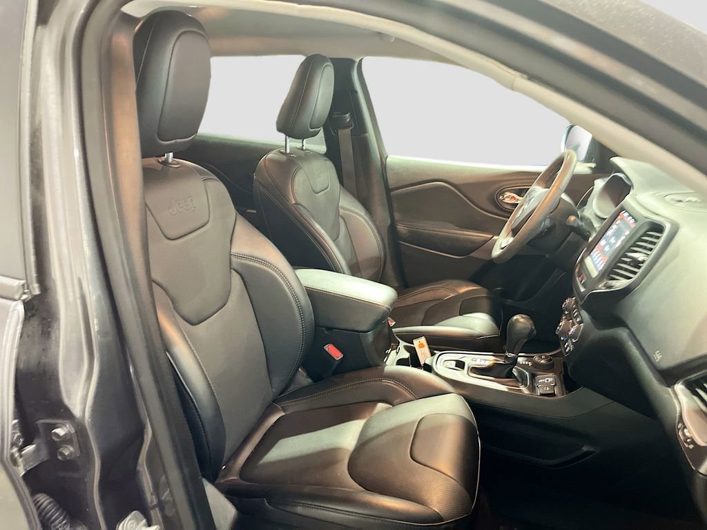 Used 2022 Jeep Cherokee Latitude Lux w/ Mopar Interior Package AWD/4WD image 27